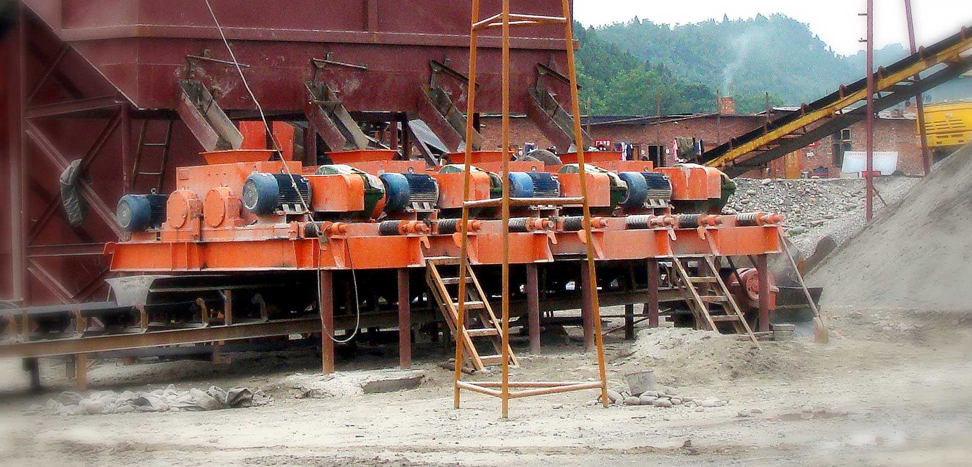 小型河卵石對輥制砂生產(chǎn)線_江蘇常州現(xiàn)場