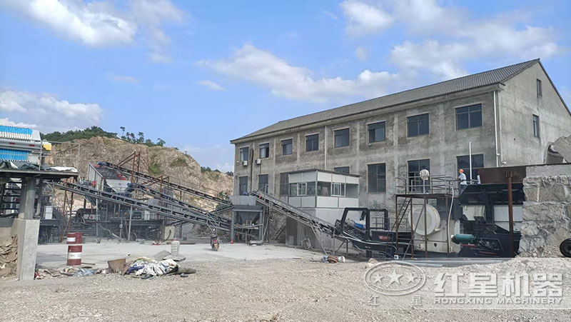 移動(dòng)制砂生產(chǎn)線配置現(xiàn)場