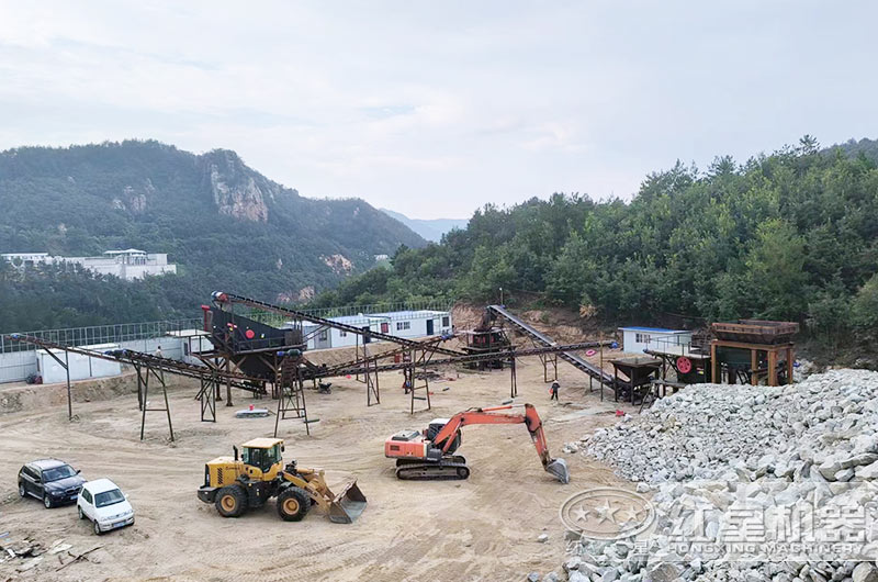 巖石碎石機(jī)工作現(xiàn)場(chǎng)圖片