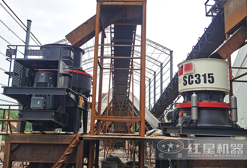 該客戶現場選用單缸圓錐破碎機作業(yè)