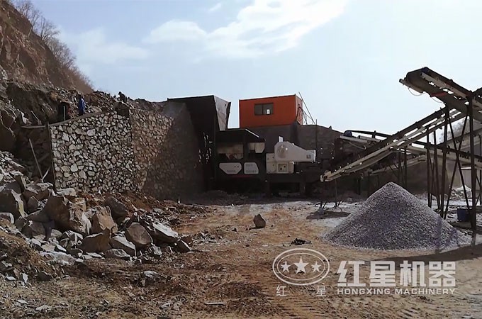 輪胎移動(dòng)碎石機(jī)施工現(xiàn)場