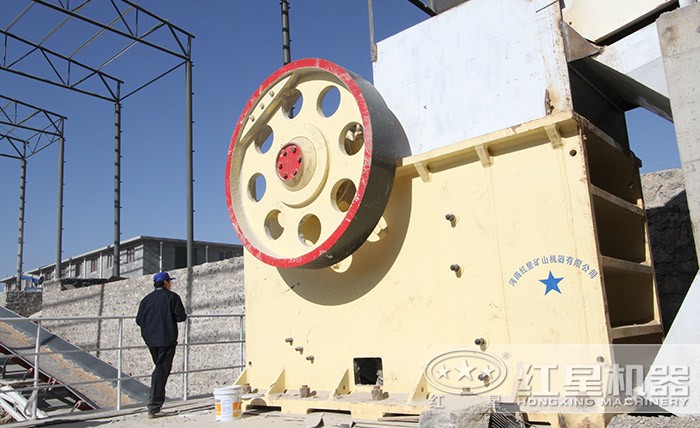 大型碎石機(jī)生產(chǎn)現(xiàn)場