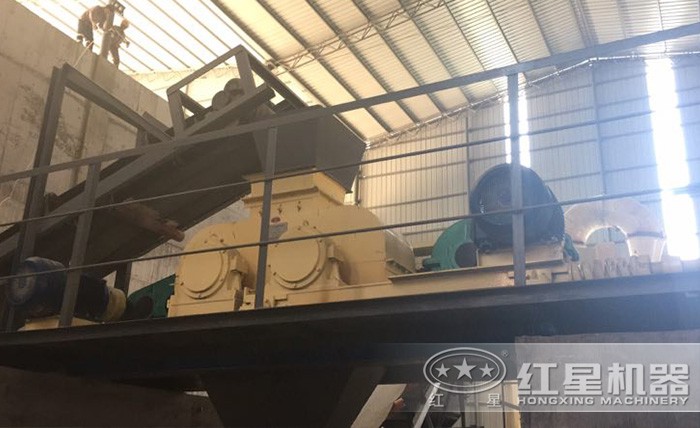 紅星頁巖對輥制砂機(jī)安裝現(xiàn)場