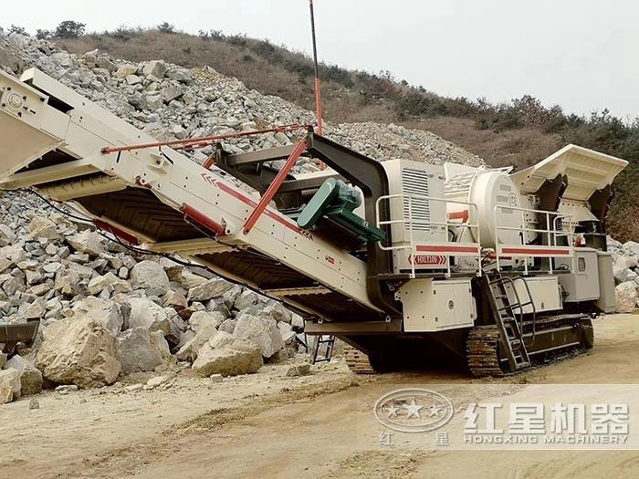 履帶式移動(dòng)石頭破石機(jī)現(xiàn)場圖