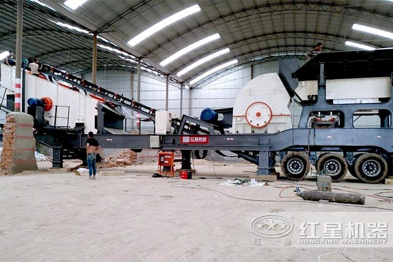紅星重錘移動(dòng)破碎車(chē)現(xiàn)場(chǎng)