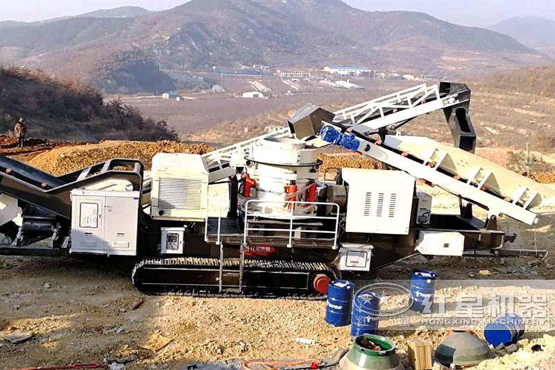 移動(dòng)圓錐破+振動(dòng)篩，生產(chǎn)現(xiàn)場