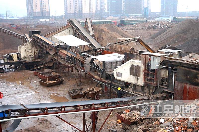 建筑垃圾破碎機-輪胎式移動破碎站，雙機聯(lián)合