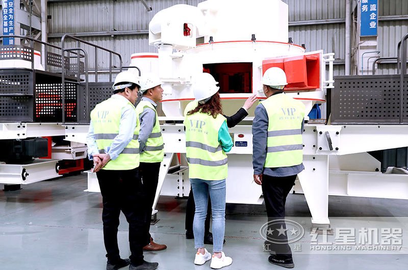 客戶(hù)訪問(wèn)鵝卵石制砂設(shè)備廠家紅星機(jī)器