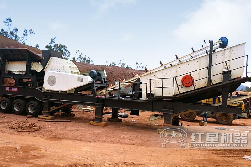 車載建筑垃圾粉碎機(jī)現(xiàn)場(chǎng)