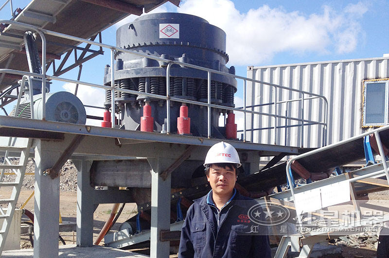 1200圓錐破碎機(jī)作業(yè)現(xiàn)場(chǎng)