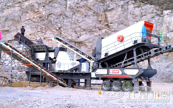 輪式自行重錘式破碎機械車作業(yè)現(xiàn)場，山東客戶，時產(chǎn)120噸