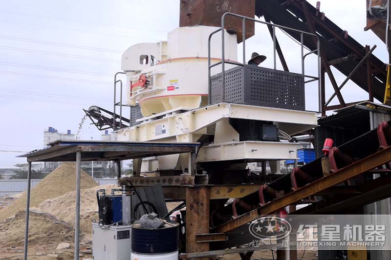 機(jī)制砂制砂現(xiàn)場(chǎng)