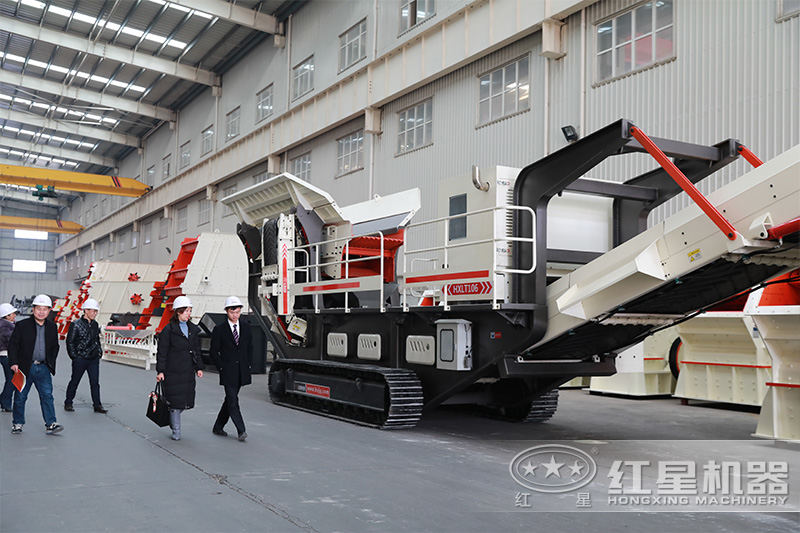 用戶來(lái)廠參觀各種制砂的機(jī)器