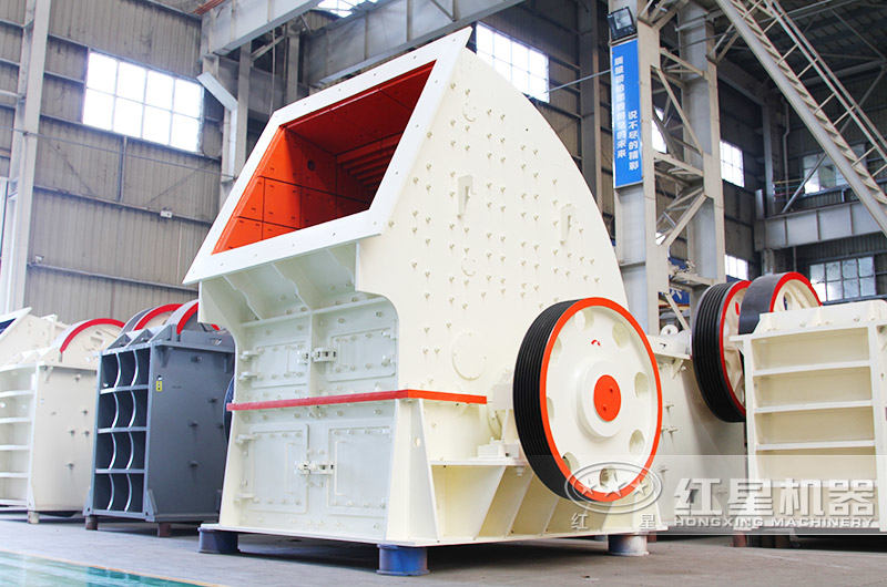 大型重錘式破碎機(jī)，破碎生石灰一次成型