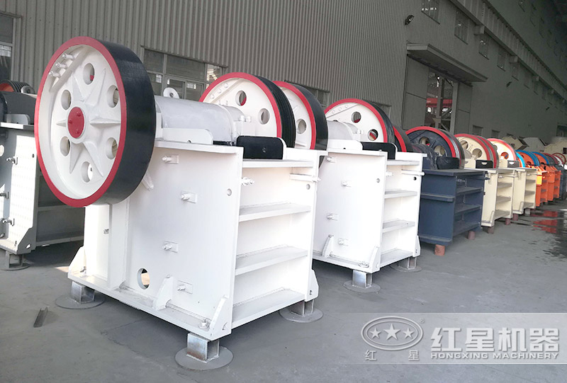 顎式破碎機(jī)車(chē)間一角