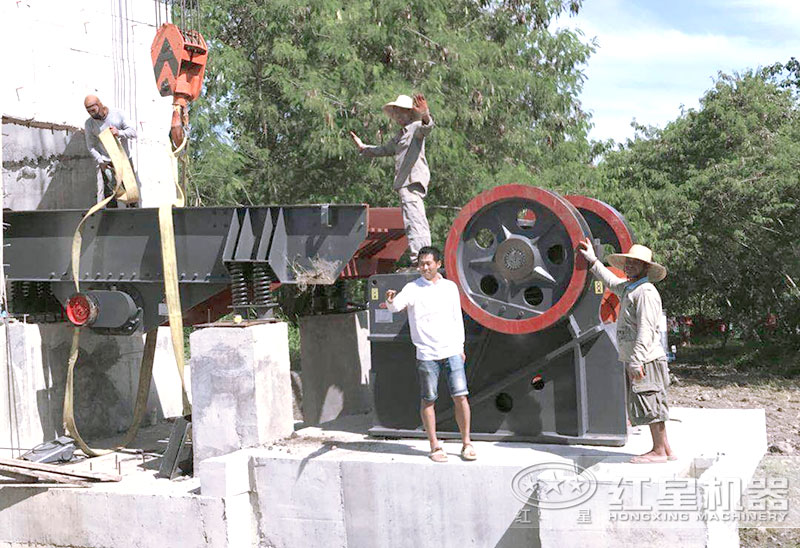 69顎式破碎機(jī)安裝現(xiàn)場